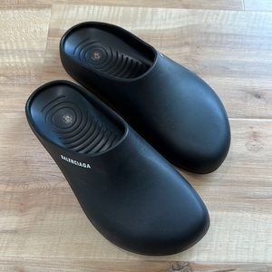Balenciaga pool closed logo rubber slides mule